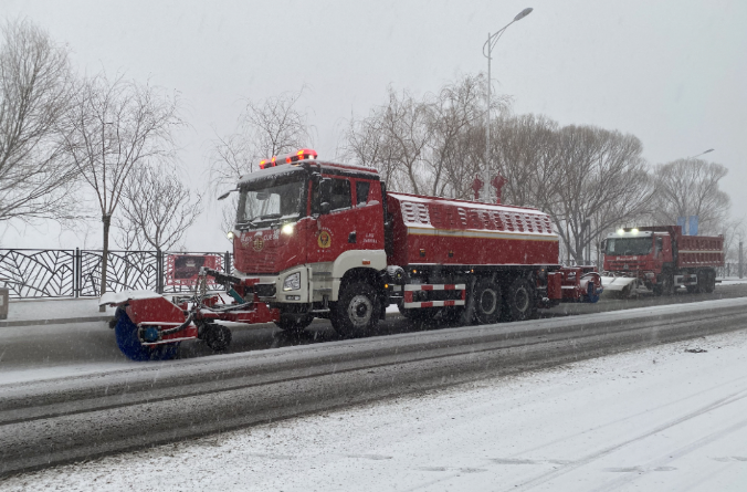 Ebpay环境除冰雪装备全力投入破冰作业，助力北京道路交通安全